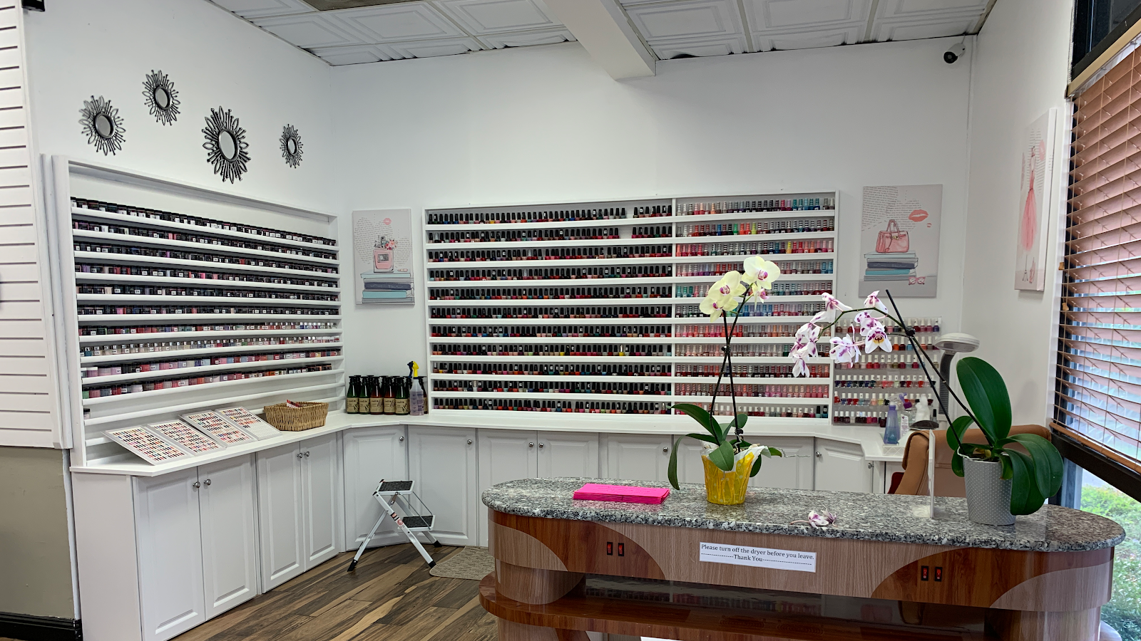 Nail Palace logo